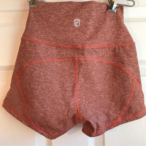 Born Primitive burnt orange women’s size XS workout fitted shorts. - Picture 3 of 3